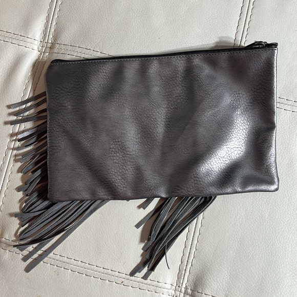 Ion Color Brilliance Silver PVC Clutch Purse With Fringe - Picture 2 of 3